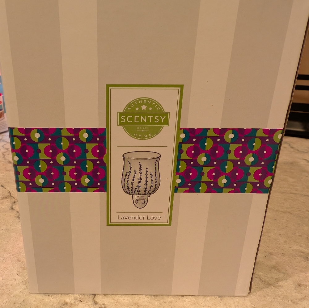 Brand New Scentsy Plug In